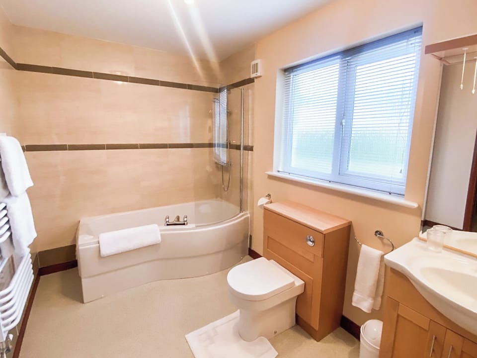 Bathroom | Friarystone Cottage, Bamburgh