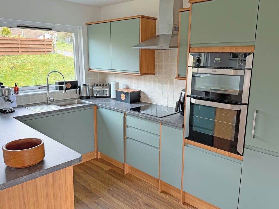 Well-equipped fitted kitchen | Rosdail, Inverinate, near Kyle