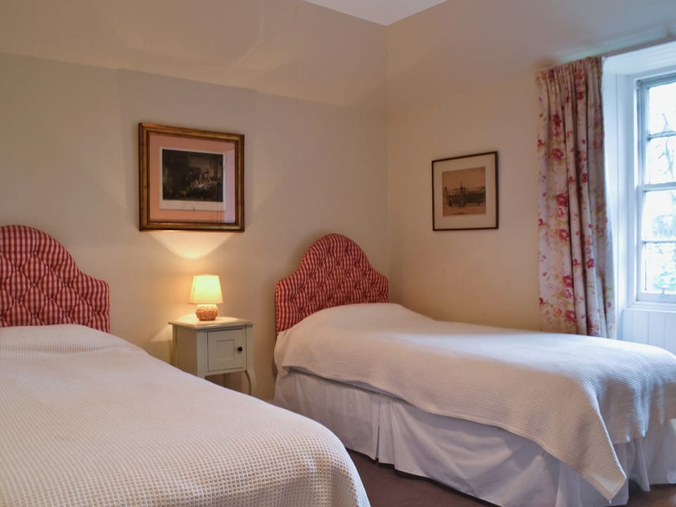 Twin bedroom | Old Inzievar Cottage - Old Inzievar Cottages, Oakley, near Dunfermline