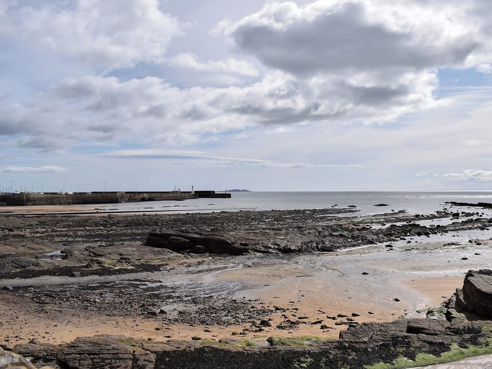 Sandy beach on the shores ofthe Firth of Forth | Fidra, Anstruther