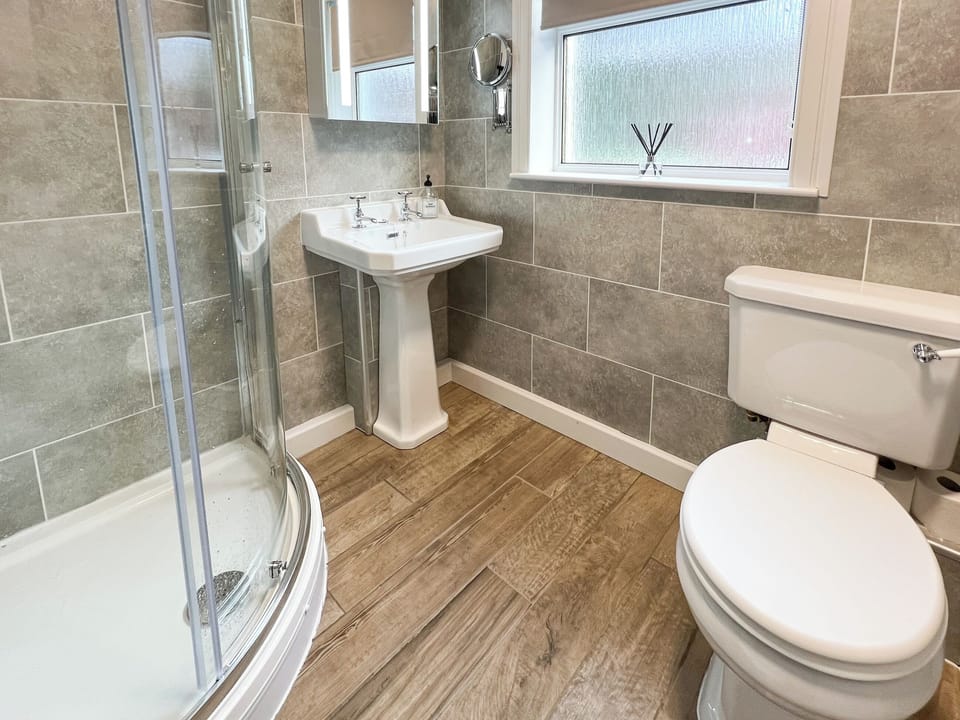 Shower room | Riverside Cottage, Drumnadrochit, near Loch Ness