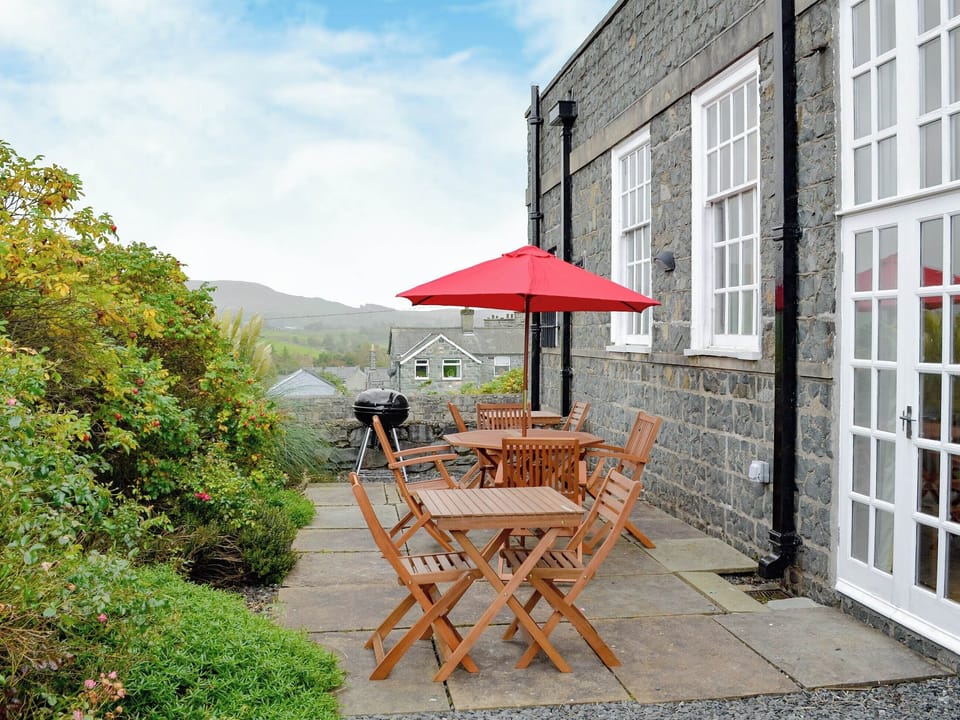 Charming sitting out area | Yr Hen Fanc, Trawsfynydd, near Blaenau Ffestiniog