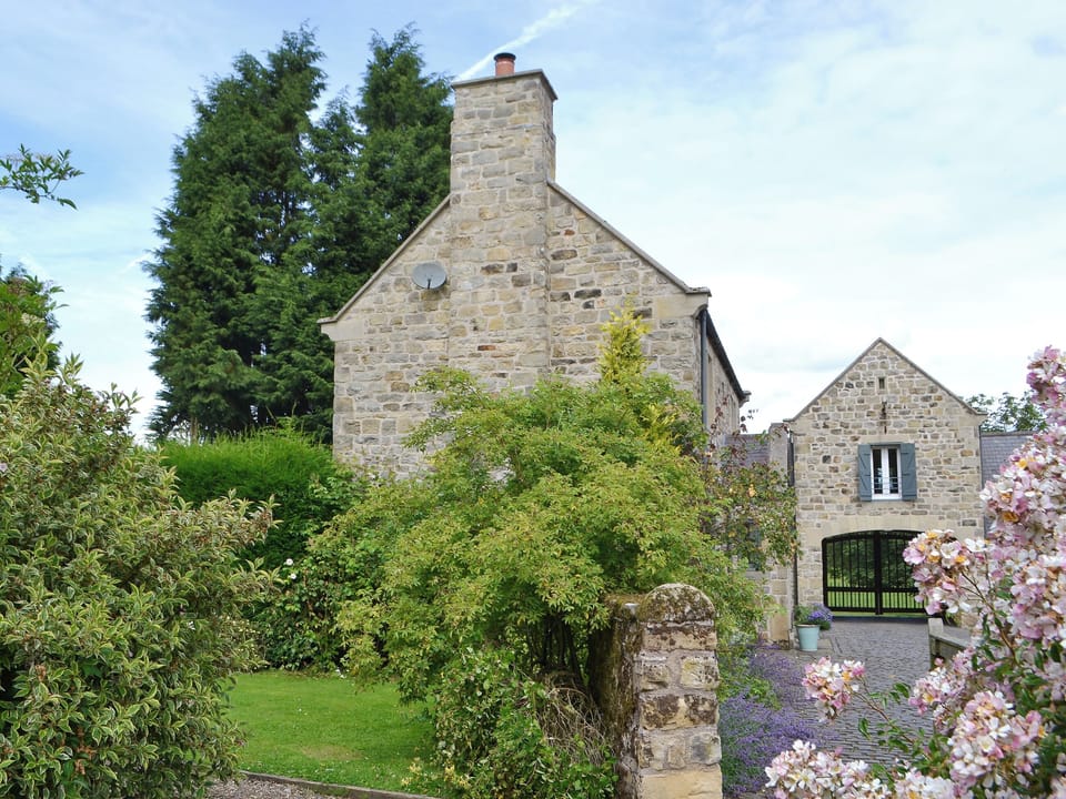 Exterior | Bitchfield Tower Cottages - Tower Cottage, Belsay