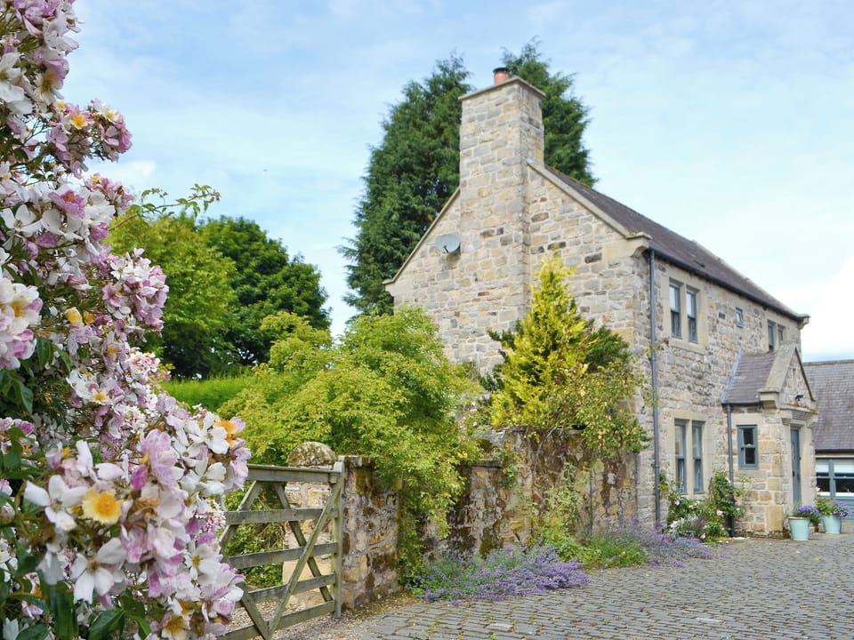 Exterior | Bitchfield Tower Cottages - Tower Cottage, Belsay