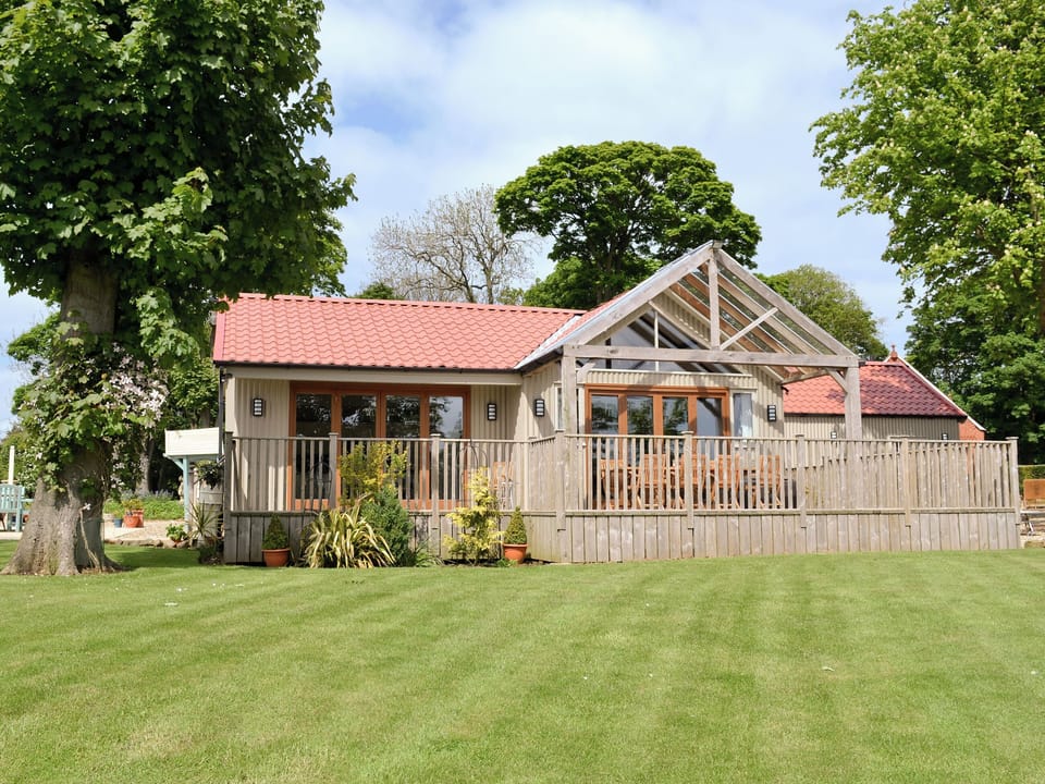 Large lawned garden to front of property | The Pavilion, Killerby, near Scarborough