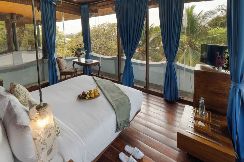 Penthouse | Premium bedding, minibar, in-room safe, individually decorated