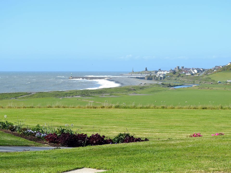 Fantastic sea views | Plas TanybwlchValley View, Plas Tanybwlch - Sea View - Plas Ta, Rhydyfelin, ne