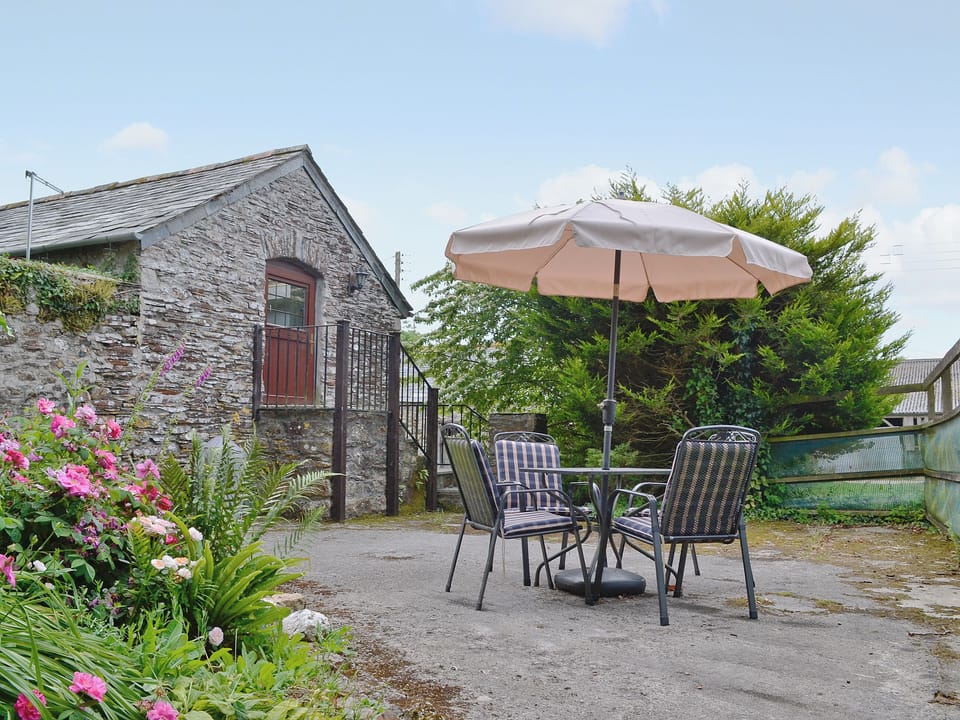 Sitting-out-area | The Granary, Egloskerry, nr. Launceston