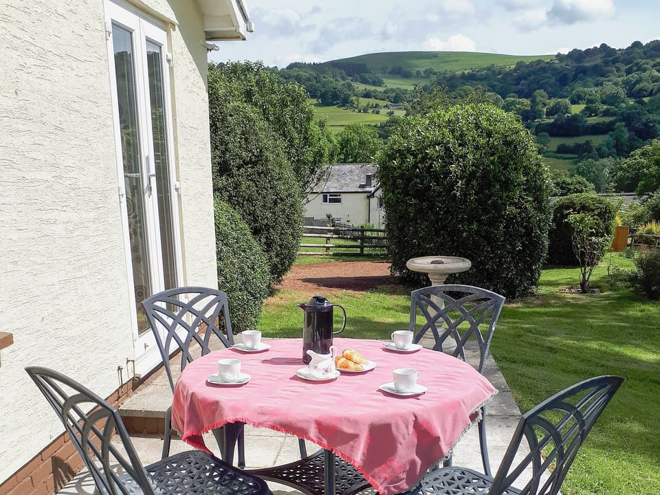 Sitting-out-area | Tegfan, Llangenny, near Crickhowell