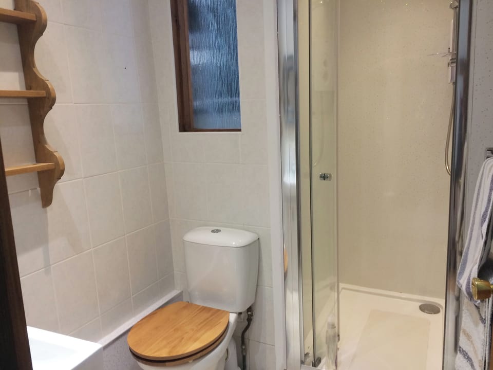 Shower room | The Swallows - Grove Cottages, Instow, near Barnstaple