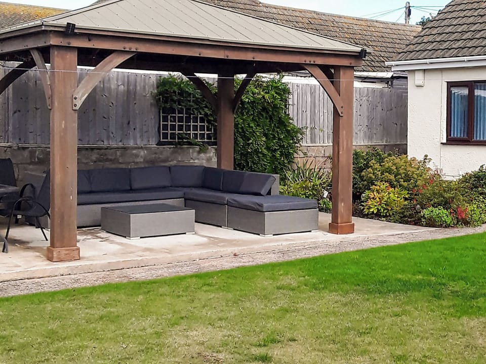 Sitting-out-area | Tir Nani Ogg, Towyn, near Rhyl