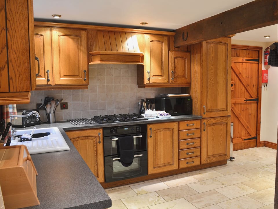 Kitchen/diner | Bridge Farm Holiday Cottages - The Granary, Brigham