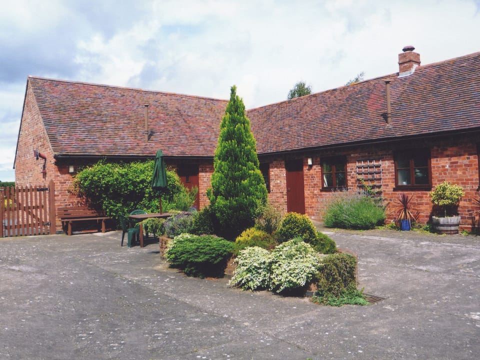 Exterior | Stildon Manor Cottage, Menith Wood