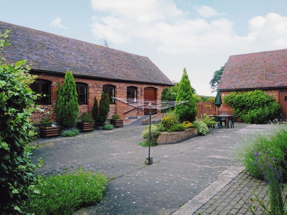 Exterior | Stildon Manor Cottage, Menith Wood