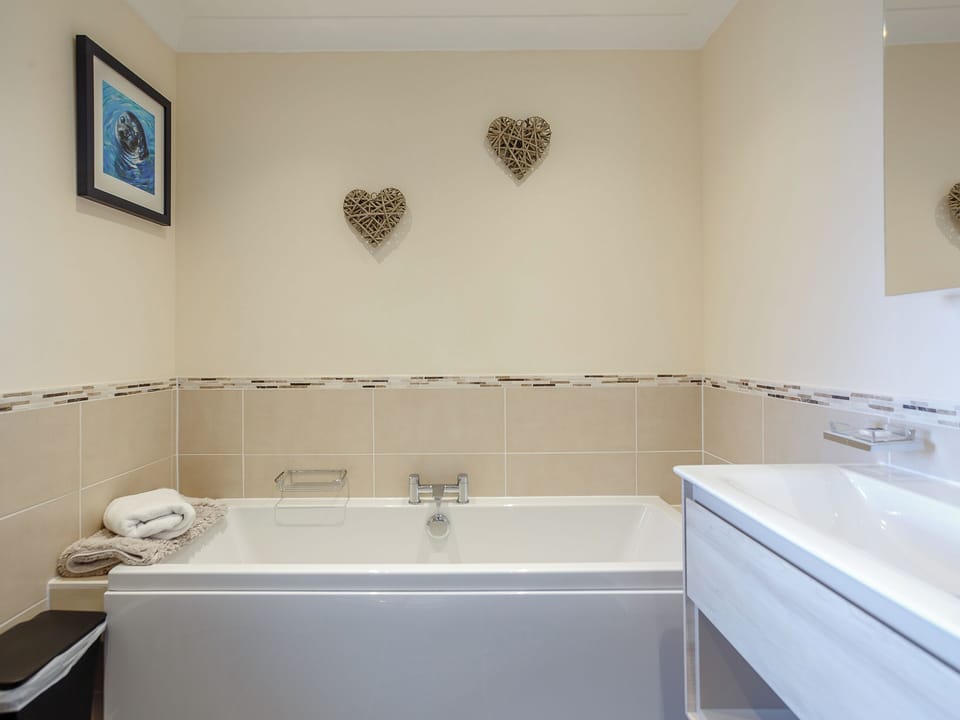 Bathroom | Ard Taigh, Fearnan, near Aberfeldy