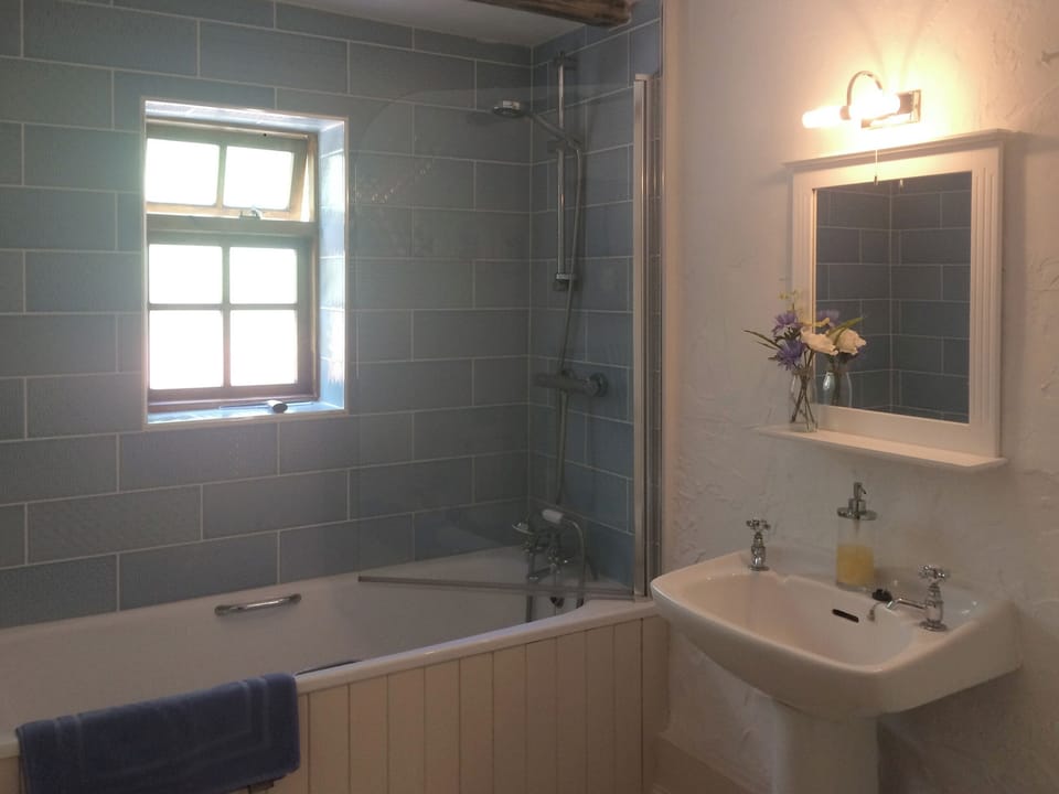 Bathroom | Oak Tree Cottage - Grove Cottages, Instow, near Barnstaple
