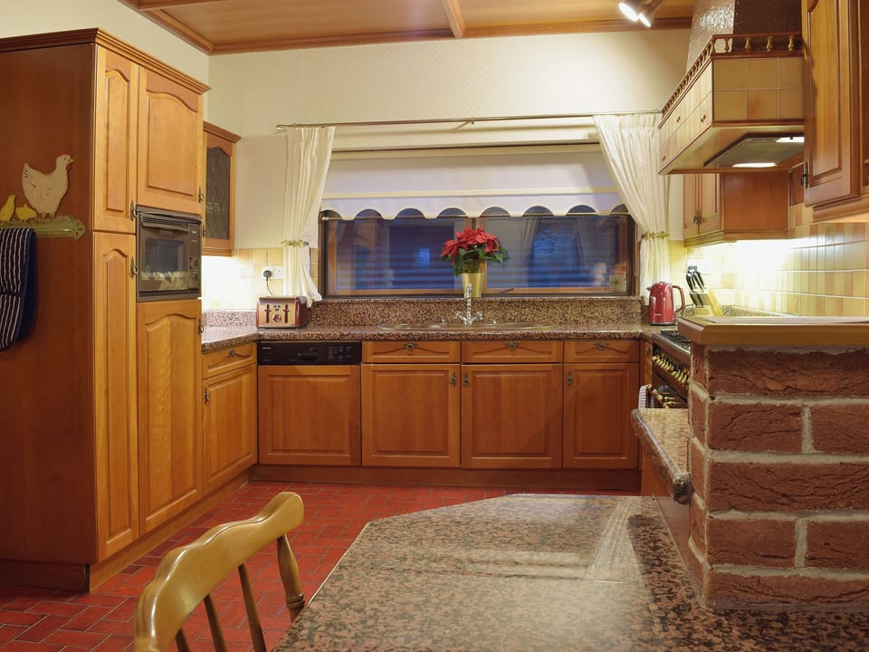 Kitchen | Maes Y Wawr, Felinfoel, nr. Kidwelly