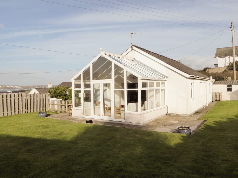 Lovely holiday home | Craigneish Bungalow, Trearddur Bay, near Holyhead