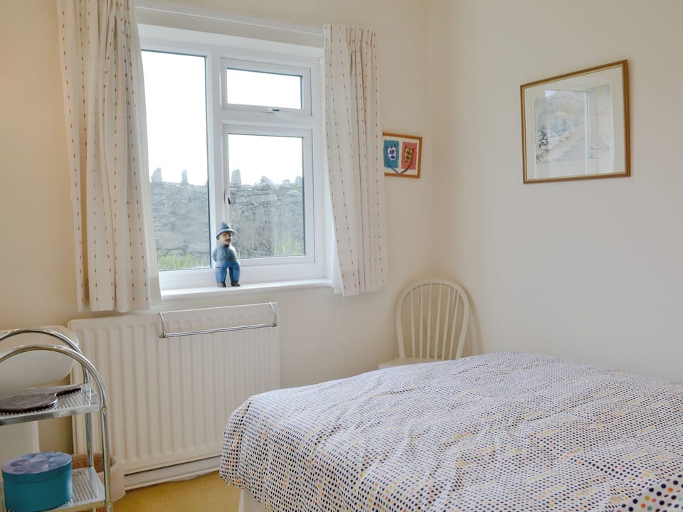 Cosy bedroom with washing facilities | Craigneish Bungalow, Trearddur Bay, near Holyhead