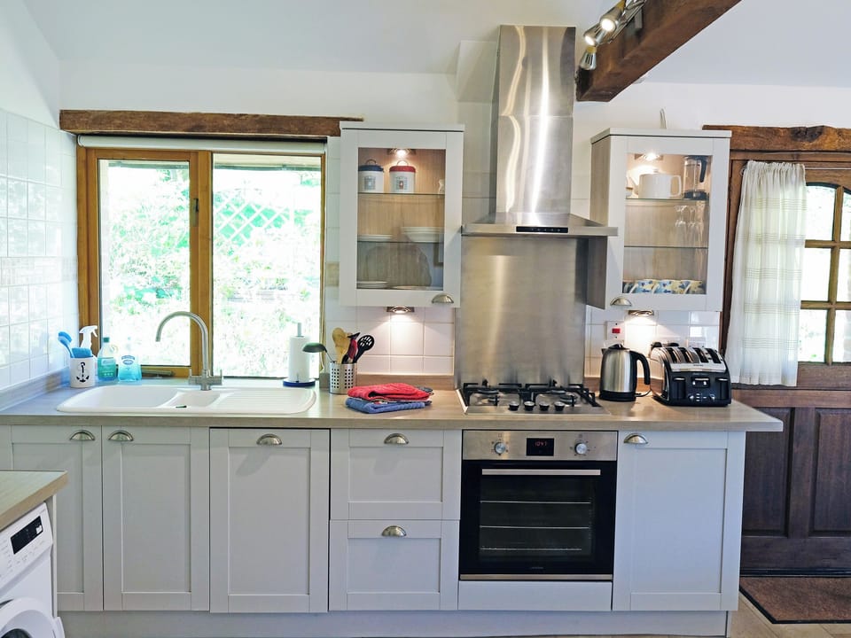 Kitchen | Maple Tree Cottage - Rockenhayne Farmstead, Branscombe