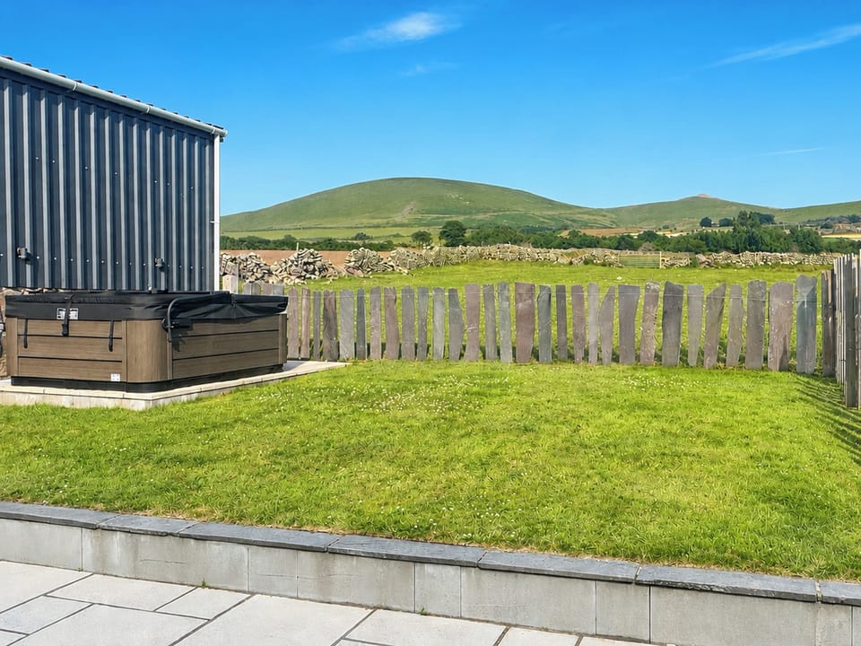 Outdoor | Y Gorlan - Beudy Newydd and Y Gorlan, Llanllechid, near Bangor