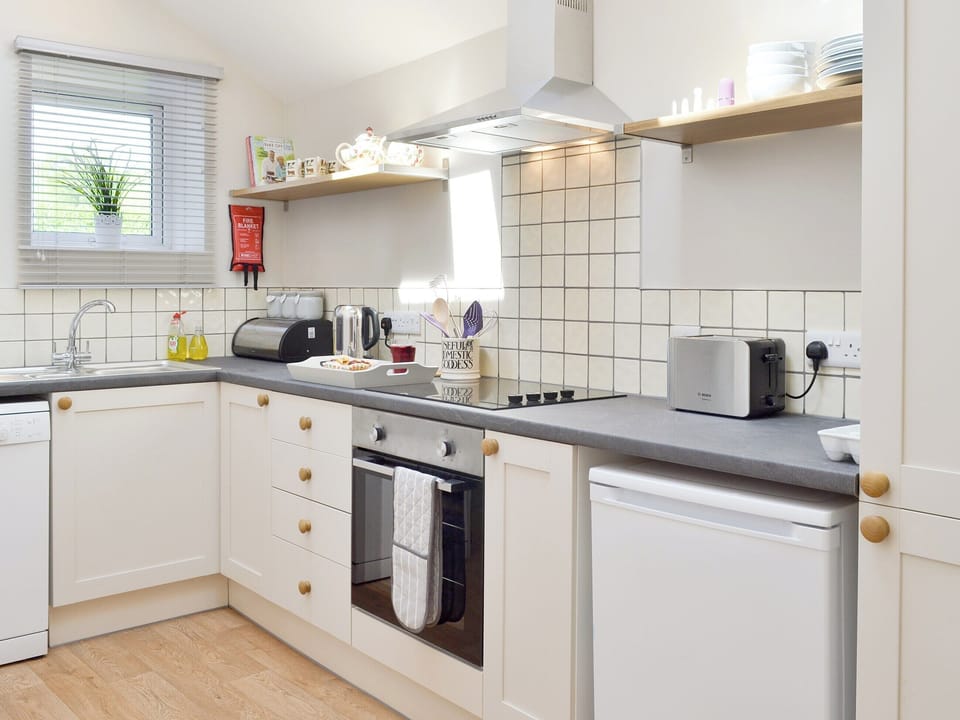 Well-equipped fitted kitchen | Blackcurrant Cottage at Stanton Ford Farm, Baslow, near Bakewell