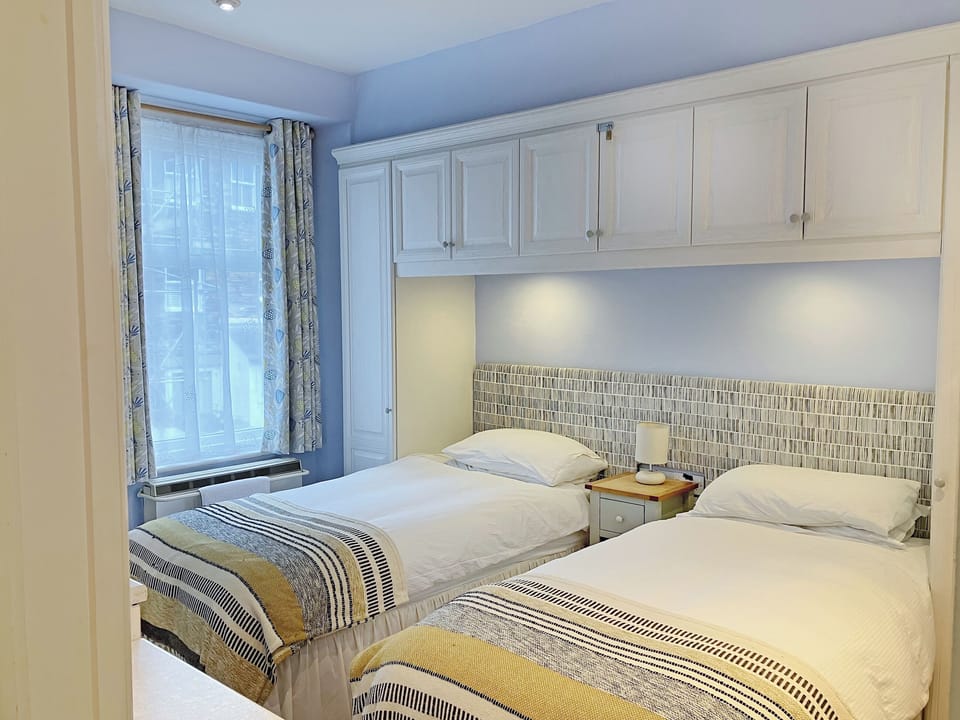 Twin bedroom | Mere View, Ambleside