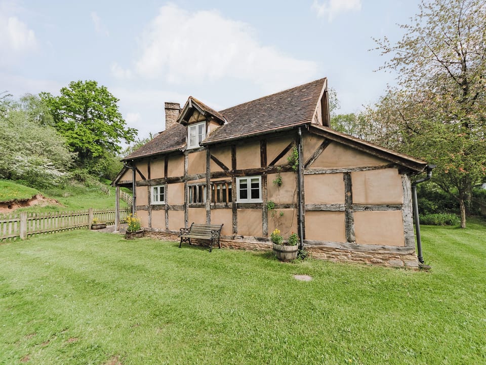 Historical timber framed holiday cottage | Hollywall Croft, Stoke Prior, near Leominster