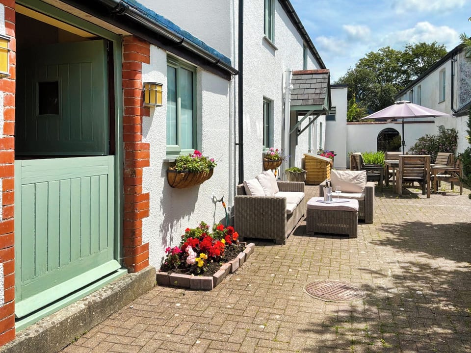 Outstanding holiday home | Barfield&rsquo;s Cherry Tree Cottage, Canworthy Water, near Crackington Haven