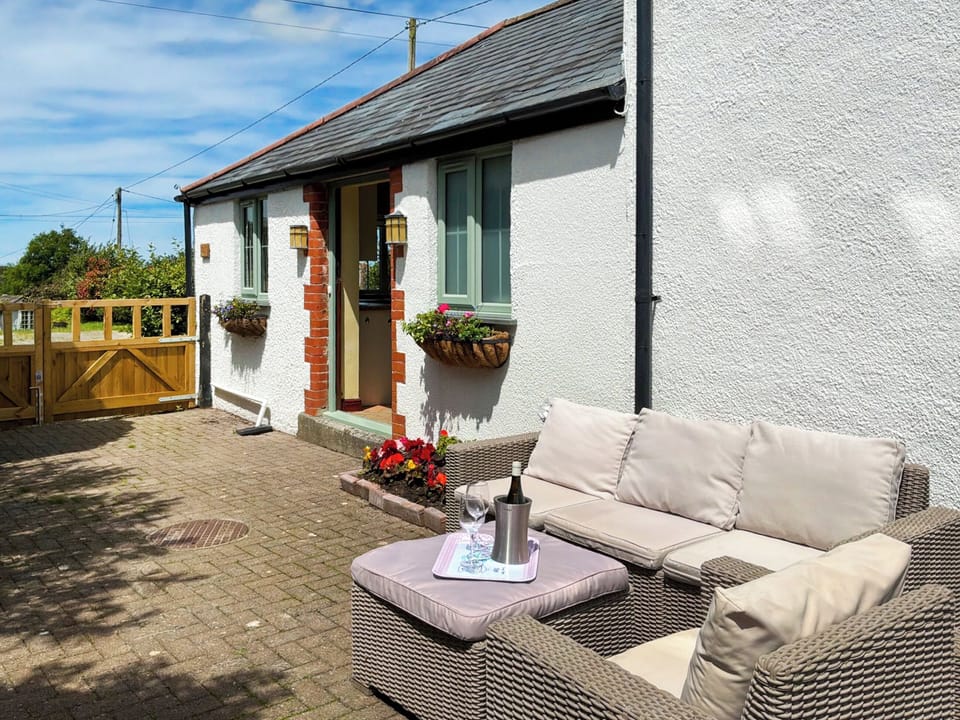 Lovely converted stone barn | Barfield&rsquo;s Cherry Tree Cottage, Canworthy Water, near Crackington Haven
