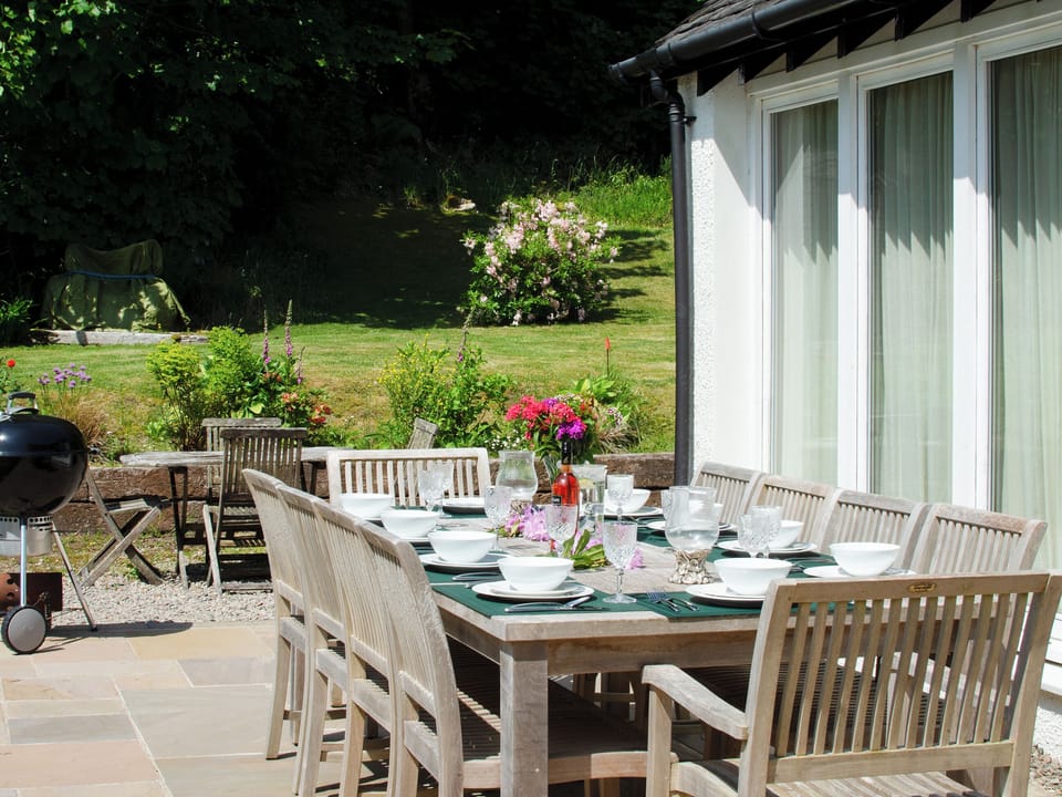 Patio table and bbq | Cliff Cottage, Port Appin