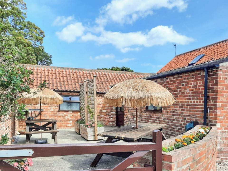 Outdoor area | Plough Cottage - Langham Barns, Mumby, near Anderby Creek