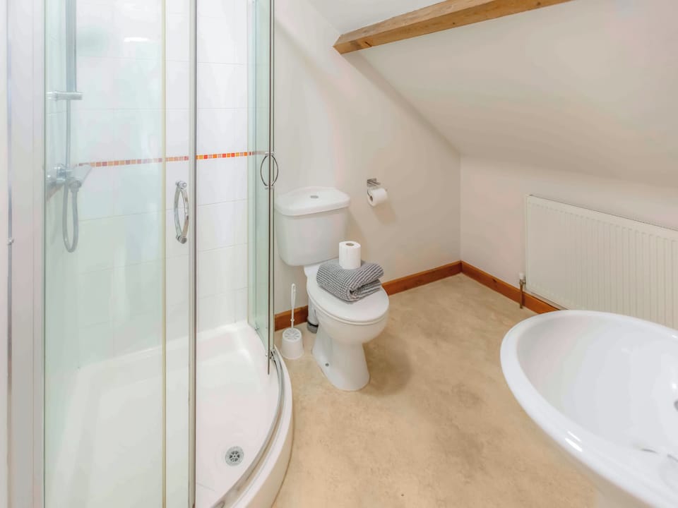 Shower room | Coriander - Grove Farm Barns, Catfield