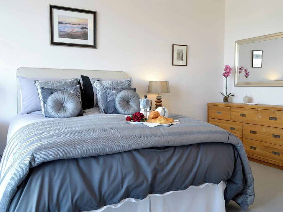 Spacious double bedroom with en-suite and sea views | Seascape, Inverboyndie, near Banff