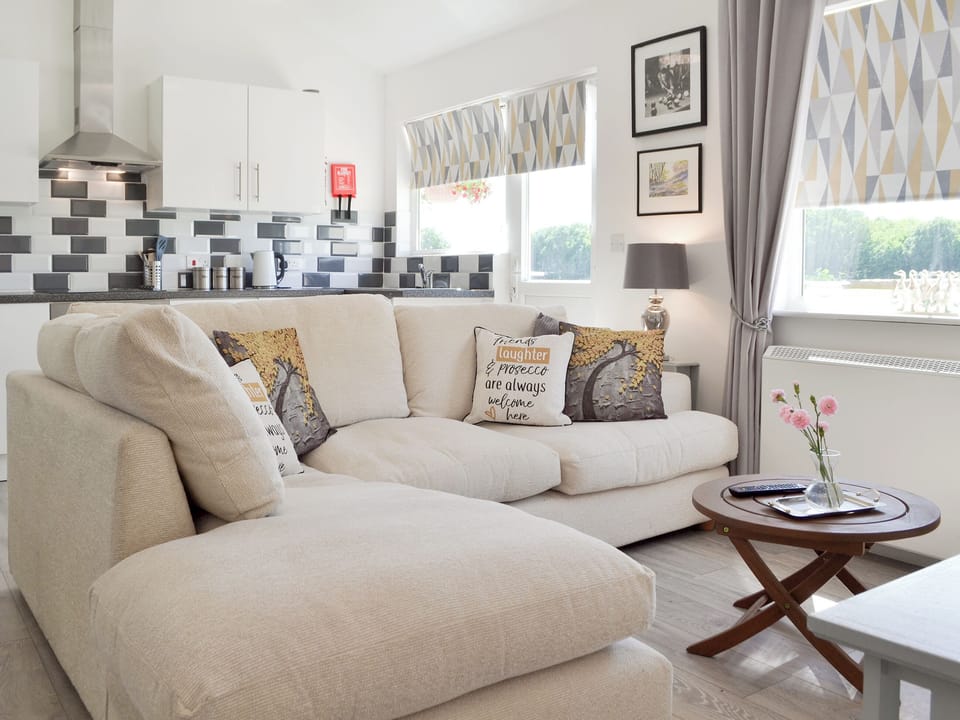 Stylish open-plan design | The Duck House - Dynes Farm, Bilsington, near Ashford