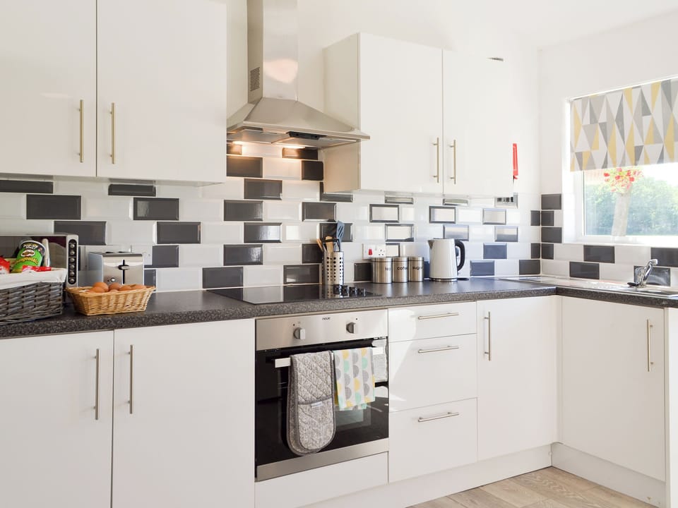 Fully appointed fitted kitchen | The Duck House - Dynes Farm, Bilsington, near Ashford