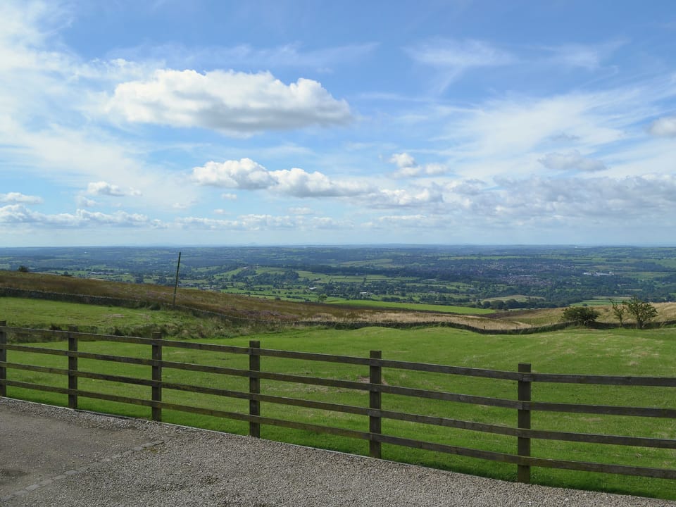 Far reaching spectacular views | The Old Byre, Thorncliffe, near Leek