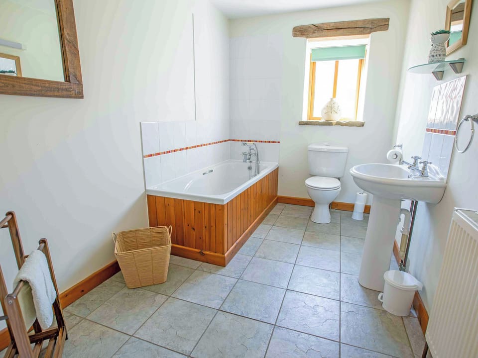 Bathroom | Chive - Grove Farm Barns, Catfield