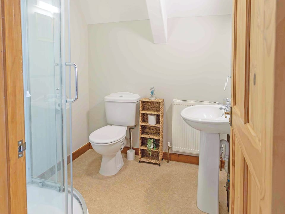 Bathroom | Chive - Grove Farm Barns, Catfield