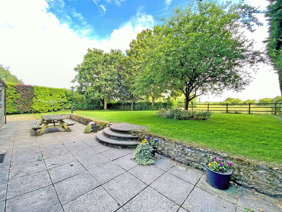 Garden | Fox Cottage - Kingrove Farm, Chipping Sodbury