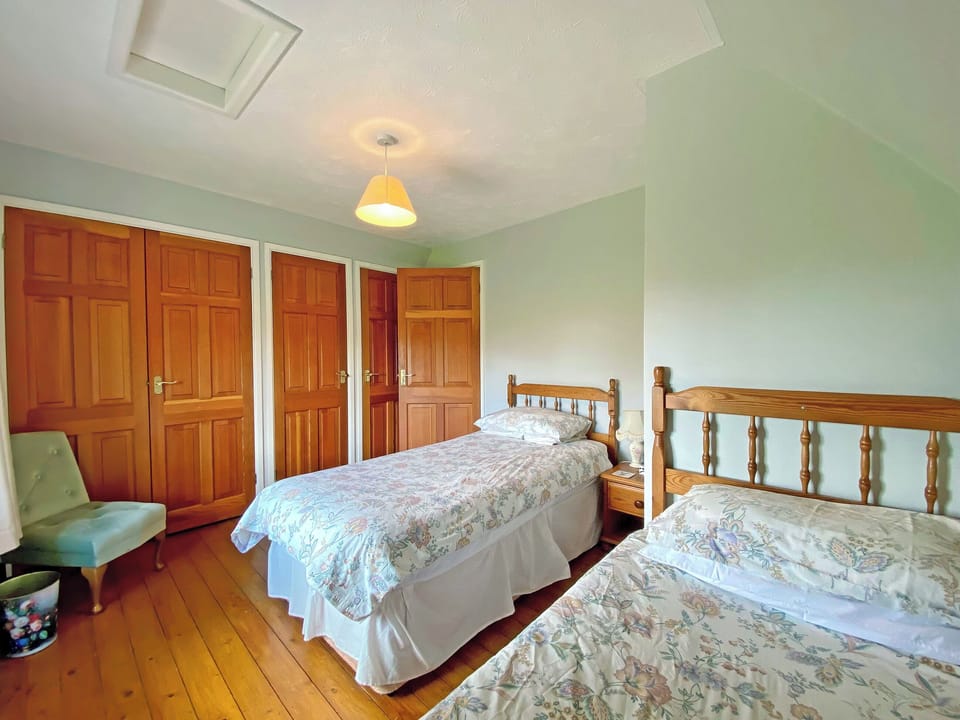 Twin bedroom | Fox Cottage - Kingrove Farm, Chipping Sodbury