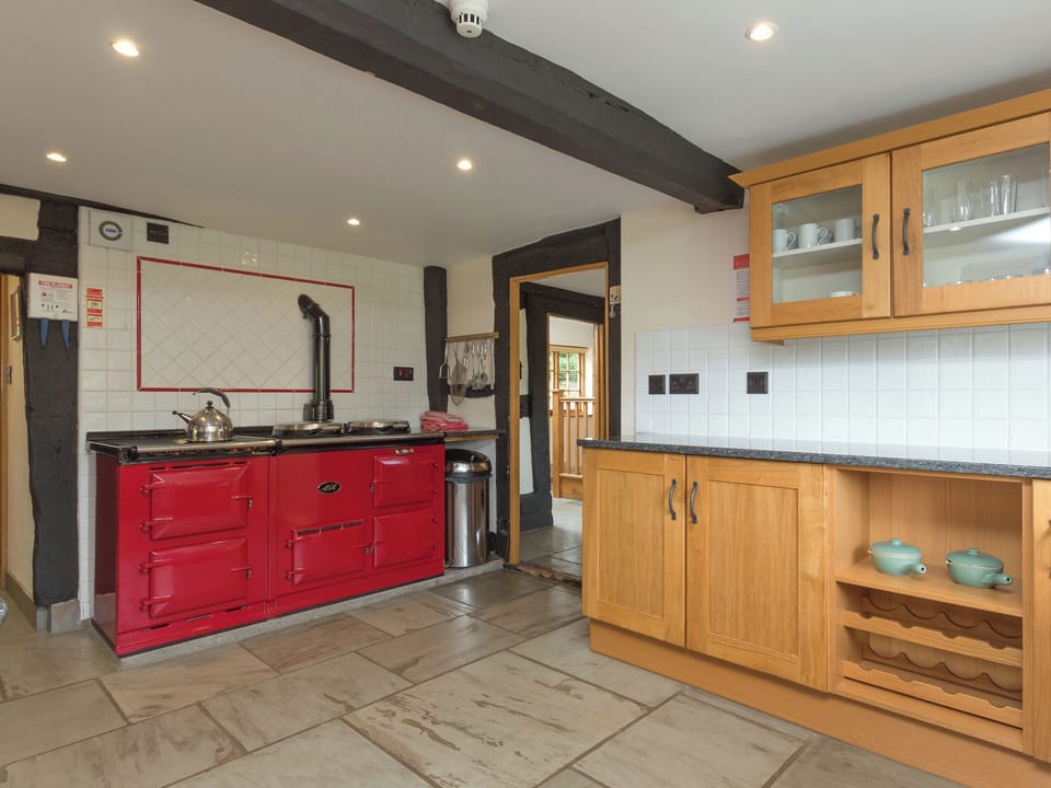 Spacious kitchen with &lsquo;range&rsquo; cooker | Parkers - Netherley Hall Cottages, Mathon, near Malvern