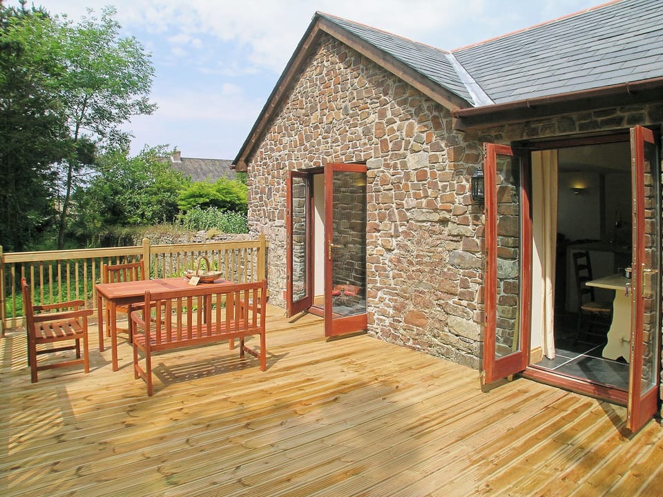 Sitting-out-area | The Linhay, Golden Park, S. Hartland, nr. Bideford