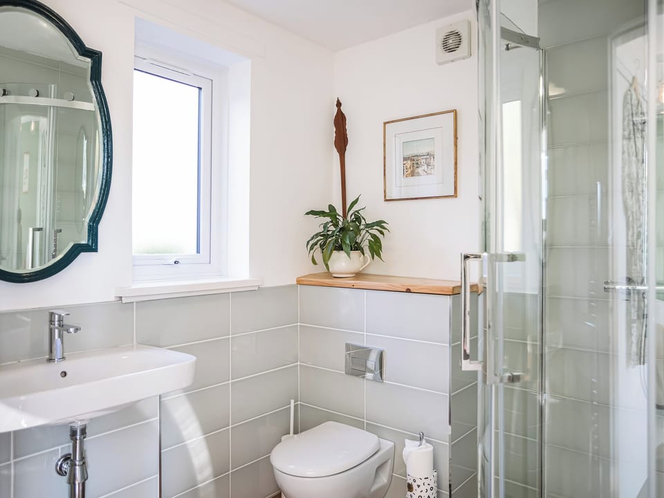 Shower room | Strathcashel Cottage, Rowardennan, near Balamaha