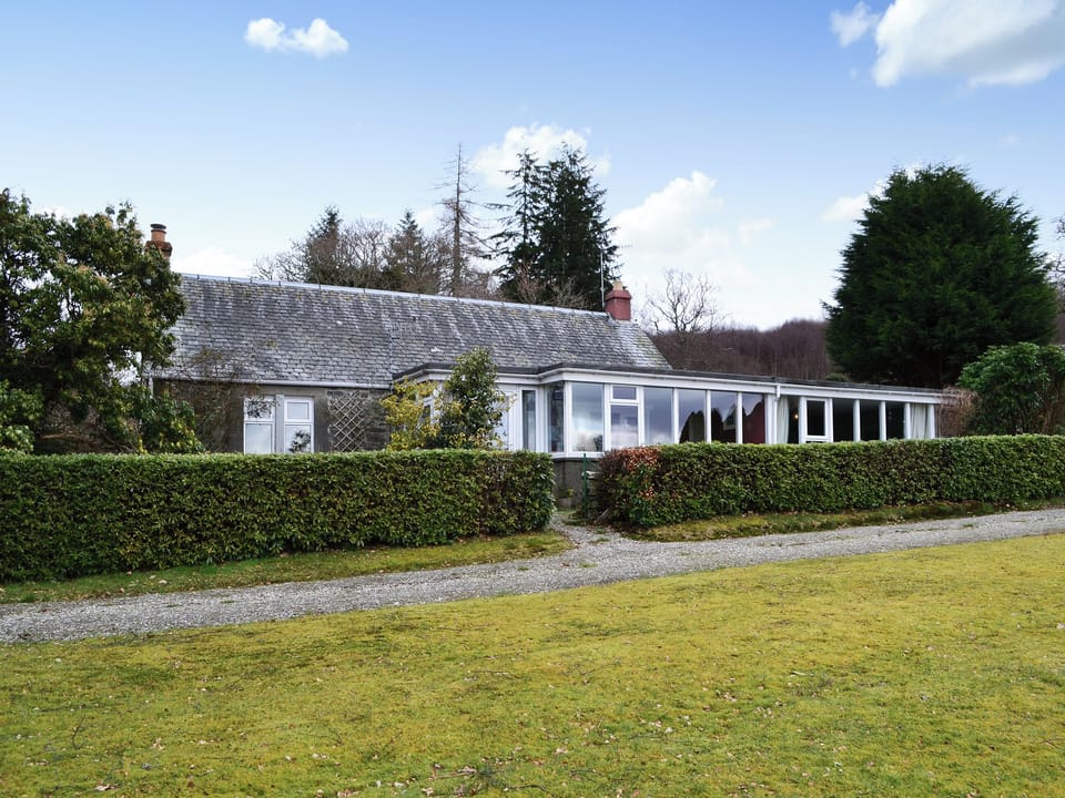 Wonderfully welcoming cottage, with its own secluded pebble beach and amazing views | Strathcashel Cottage, Rowardennan, near Balamaha