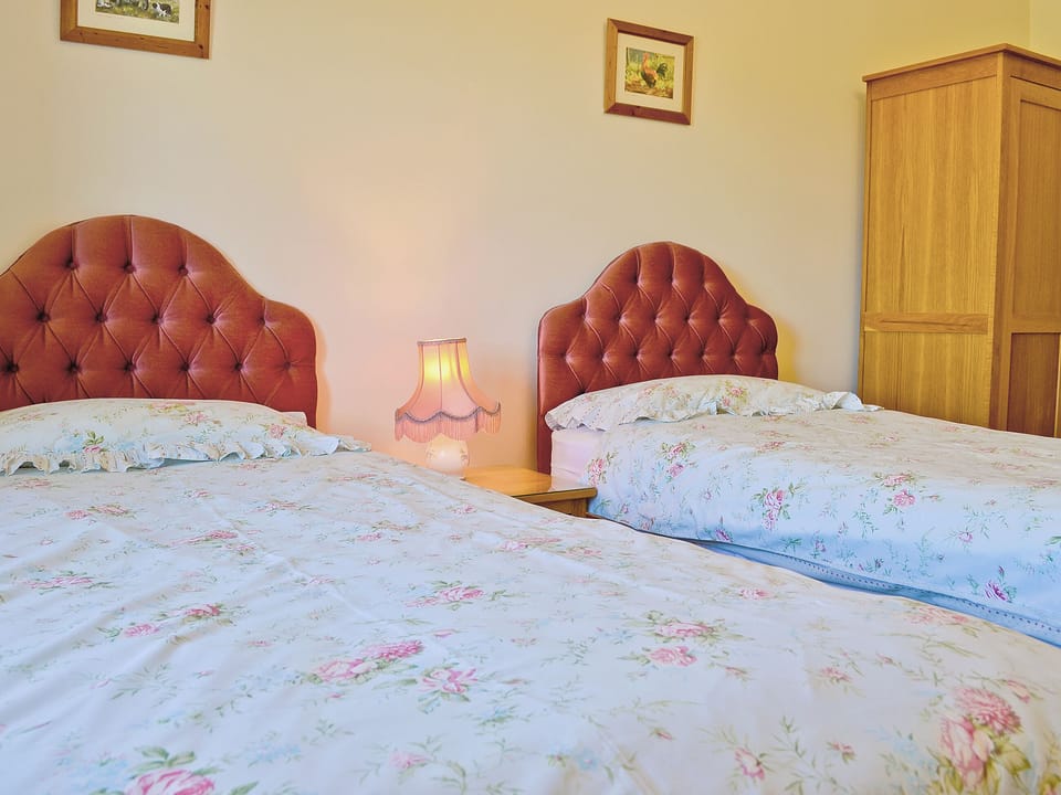 Twin bedroom | Elidir Cottage, Bontnewydd, Caernarfon