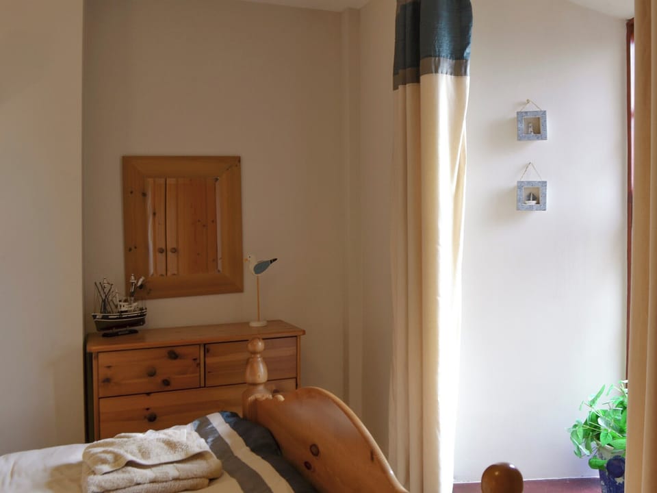 Double bedroom | Low Tide - Low Tide and High Tide, Cellardyke, near Anstruther