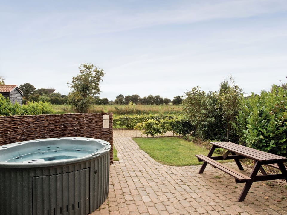 Hot tub | Mint - Grove Farm Barns, Catfield