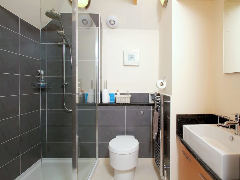 Modern en-suite shower room | Tullibole Castle Longhouse, Crook of Devon
