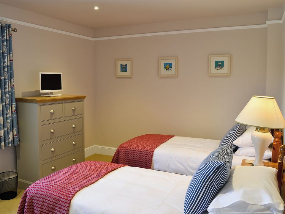 Twin bedroom | Prideaux Farm Cottages - Prideaux Farmhouse, St Blazey, nr. Par